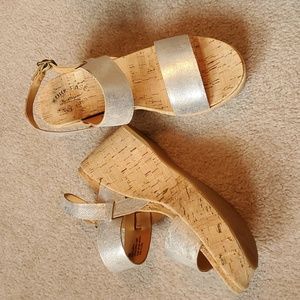 Kork-Ease metallic silver size 10M 3.5" heeled platform sandal